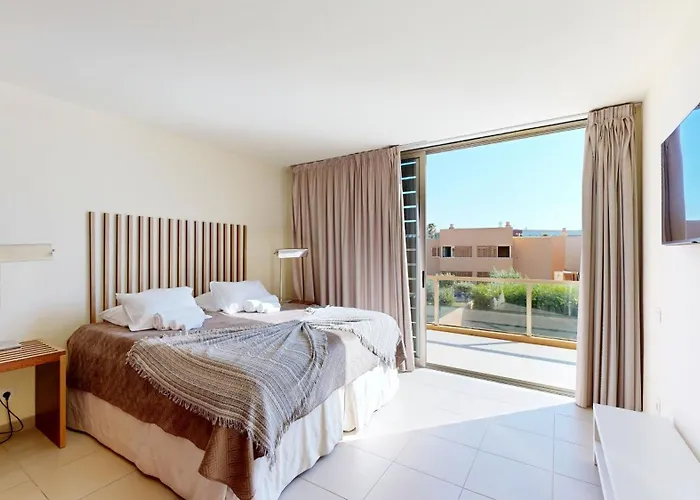 Herdade Dos Salgados, V3 *